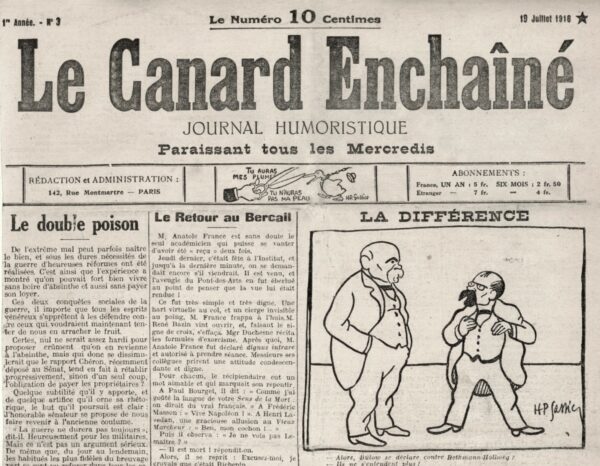 Couac ! | N° 3 du Canard Enchaîné - 19 Juillet 1916 | L'article "Le Double Poison" publié dans Le Canard Enchaîné le 19 juillet 1916, rédigé par Victor Snell, est une satire vigoureuse qui attaque les tentatives législatives de revenir sur les réformes sociales obtenues durant la guerre, notamment l'interdiction de l'absinthe et le non-paiement des loyers. L'auteur commence par souligner que la guerre, malgré ses nombreux maux, a conduit à des réformes bénéfiques. L'interdiction de l'absinthe, un alcool fort associé à de nombreux problèmes de santé et sociaux, est mise en parallèle avec la suspension du paiement des loyers, une mesure d'urgence pour aider ceux qui souffrent financièrement pendant le conflit. Snell avertit ses lecteurs des tentatives de certains politiciens, en particulier le sénateur Chéron, de revenir sur ces réformes. Bien que personne n'oserait proposer ouvertement de réintroduire l'absinthe, Chéron, par son rapport au Sénat, cherche à rétablir l'obligation de payer les loyers, même si cela se fait de manière progressive et subtile. L'auteur critique la logique derrière ces propositions. Il se moque de l'argument selon lequel la guerre ne durera pas éternellement et que les propriétaires doivent être payés à nouveau. Comparant la situation aux buveurs d'absinthe qui ont survécu sans leur breuvage préféré, Snell soutient que les propriétaires n'ont pas souffert de ne pas recevoir leurs loyers et que cela est devenu une simple question d'habitude. L'article met en avant l'idée que l'intérêt général doit prévaloir sur l'intérêt privé, surtout en temps de crise. Il souligne que les locataires, bien plus nombreux que les propriétaires en France, doivent être protégés. Les propriétaires sont déjà riches, et donc il n'y a pas de raison de les favoriser davantage. Snell se moque de la rhétorique de Chéron, qui prétend discuter d'autre chose, mais dont le véritable but est de revenir aux anciennes pratiques. L'article appelle à la résistance contre de telles tentatives de retour en arrière et exhorte la presse et le public à se défendre contre ces propositions régressives. En conclusion, Snell paraphrase le sénateur du Calvados en détournant son appel à "serrer les rangs" pour soutenir les propriétaires, en un cri de ralliement pour la majorité des citoyens français : "Serrons les rangs", mais pour défendre les acquis sociaux obtenus pendant la guerre. L'article se termine sur une note de défi et de solidarité, affirmant que la majorité du pays soutiendra cette cause. | 3 9