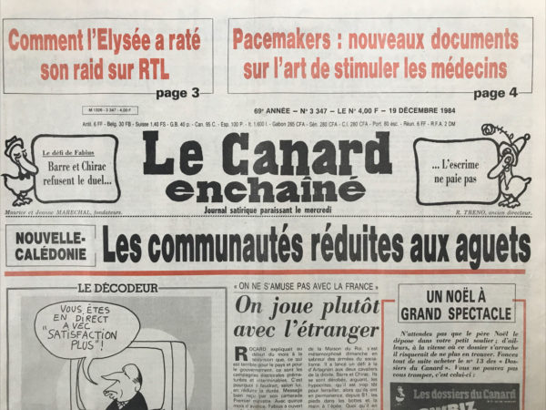 Couac ! | N° 3347 du Canard Enchaîné - 19 Décembre 1984 | Comment l'Élysée a raté son raid sur RTL – pacemakers : nouveau document sur l'art de stimuler les médecins - Nouvelle Calédonie : les communautés réduites aux aguets - la guerre avec l'Australie - les dernières histoires juives de l'opposition - histoire d'un raid banquet sur RTL : L'Élysée continue à demander l'antenne - une collaboratrice de Defferre perquisitionnée : À Marseille, un juge recherche le magot des fausses factures – Tchad : tonton veut sabrer Hissène - la politique étrangère dont tonton ne parle pas à TF1 : les contre-allées du chemin de Damas - il se passe toujours quelque chose entre fabricant de stimulateurs et cardiologues : des contrats de recherche qui entretiennent l'amitié - le Père Noël est une star : votez Abbé Pierre ! | 3347