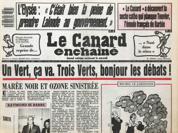 Couac ! | N° 3568 du Canard Enchaîné - 15 Mars 1989 | Révélation dans l'Affaire TOUVIER ! 45 ans ! C'est le temps qu'aura duré la cavale de Paul Touvier, chef régional du deuxième service de la Milice à Lyon en 1944, profitant de complicités nombreuses et haut placées.  Condamné 2 fois à mort par contumace en 1946 et 1947, il parviendra même à obtenir la grâce du Président Georges Pompidou le 23 novembre 1971, ce qui fit scandale et relança l'affaire.   Nicolas Brimo dans le No 3256 du 23 mars 1983 avait déjà fait état du réseau qui a aidé Touvier dans sa clandestinité et de documents, attestant de ses bonnes et anciennes relations avec la hiérarchie catholique, tendance traditionaliste. Dans cet article du 15 mars 1989, Louis-Marie Horeau et Hervé Liffran révèlent le nom de l'organisation de cathos intégristes protégeant Touvier: l'ordre des Chevaliers de Notre-Dame.  Prévenu par Horeau, quelques jours avant la parution de cet article, le colonel de gendarmerie Jean-Louis Recordon doit accélérer la traque, qui le mène de couvents en monastères, écoutes téléphoniques à l'appui. Touvier est finalement arrêté le 24 mai 1989 au prieuré traditionaliste Saint-Joseph, à Nice.     Après plusieurs péripéties juridiques, impliquant la cour de cassation, concernant l'interprétation de la définition du crime contre l'humanité , Touvier est le premier français (avant Maurice Papon) à être poursuivi pour complicité de crimes contre l'humanité, imprescriptibles, ce que justifie l'exécution de 7 otages de confession juive à Rillieux-la-Pape. A l'issue de son procès filmé, la cour d'assises des Yvelines le condamne le 20 avril 1994 à la réclusion criminelle à perpétuité (comme Klaus Barbie en 1987).  Il meurt d'un cancer à la prison de Fresnes, le 17 juillet 1996, à 81 ans. SP | 3568