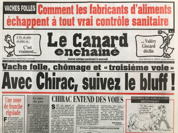 Couac ! | N° 3936 du Canard Enchaîné - 3 Avril 1996 | La vache de cerveau - Septembre 1985 : le laboratoire vétérinaire du secrétariat d’État britannique de l'Agriculture signale l'apparition d'une maladie nouvelle, aux symptômes étranges sur des bovins, identifiée, en novembre 1986, comme l'encéphalopathie spongiforme bovine (ESB). Cette maladie, analogue à celle des ovins ("tremblante du mouton") et des caprins, est une maladie mortelle, causée par une protéine-prion, provoquant une infection dégénérative du système nerveux central des bovins, dont le stade ultime se traduit par des troubles graves de locomotion et des pertes d'équilibre. D'où le nom - familier - de "maladie de la vache folle". Elle trouve son origine dans les farines d'origine animale, fabriquées à partir de déchets d'abattoirs et de cadavres d'animaux ramassés en ferme. L'`utilisation de ces farines animales dans l'alimentation des bovins existe depuis la fin du XIXe siècle et s'intensifie dans les années 1950 avec le développement d'une agriculture productiviste. Le processus de leur fabrication utilise des hautes températures de stérilisation et une étape d'extraction des graisses par solvants organiques permettant - sans que personne le soupçonne - de détruire le prion. Mais des techniciens britanniques décident d'abord d'abaisser la température et la durée de dessiccation de ces farines, puis d'éliminer purement et simplement cette étape d'extraction des graisses pour accroître la rentabilité économique. C'est cette logique productiviste et mercantile que dénonce le Canard enchaîné dans ce numéro 3936 du 3 avril 1996 : "Il y a une dizaine d'années, le lobby des producteurs d'aliments pour bétail a obtenu de ne plus être contrôlé par la direction de l'agriculture, mais par celle de l'industrie. Ah bon, pourquoi ?". L'affaire tourne à la panique quand des scientifiques révèlent des cas de transmission à l'homme, avec une variante humaine de l’ESB : la maladie de Creutzfeldt-Jakob. L'article se fait l'écho de cette inquiétude: "La starlette qui craint aujourd'hui de s'être fait injecter du collagène d'origine bovine pour avoir des lèvres pulpeuses, la mamie qui se demande si son plat de tripes ne va pas rendre fou son retraité de mari, et le haut fonctionnaire de la Direction de l'agriculture à Bruxelles qui dit, en privé, au Canard "on en a marre de payer des primes pour des animaux sans savoir ce qu'ils bouffent", tous ces braves gens ont de bonnes raisons de s'inquiéter". L'épidémie fut finalement enrayée après de vastes campagnes d'abattage, tant prophylactiques que systématiques, de troupeaux entiers ("toutes les vaches n'étaient pas malades mais toutes ont fini en bouillie à l'équarrissage, avant d'être incinérées") et l'interdiction des farines animales, notamment. Mais la filière connut une grave crise économique (chute de la consommation de viande, embargos...). Elle contribua cependant à améliorer les pratiques en abattoir, à avoir une meilleure traçabilité des produits bovins et à renforcer le principe de précaution. On estime que la maladie fit environ 223 victimes humaines dans le monde, dont 177 au Royaume-Uni et 27 en France. Bilan provisoire car le temps d'incubation de cette maladie est long. "La crise de la vache folle" ? Plutôt "des vaches malades de la folie des hommes"... SP | 3936