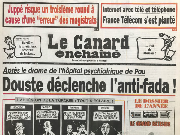 Couac ! | N° 4391 du Canard Enchaîné - 22 Décembre 2004 | Juppé risque un 3e round à cause d'une « erreur » des magistrats - Après le drame de l'hôpital psychiatrique de Pau, Douste déclenche l'anti-fada ! Delevoye rapide ! On aura tout vu - tous aux sans-abris ! Chirac et le piège Ottoman de Sarko - la boulette judiciaire qui menace Juppé - Douste offre à la psychiatrie une camisole de bonnes paroles - un Sarko tout terrain en Israël - la victoire aérienne de Chirac - le sac d'embrouilles des tarifs médicaux - en général français que l'islam fait délirer - l'élève Fillon sévèrement recalé - une nouvelle « affaire des diamants » - Livebox : l'internet à haut dépit - Alain Minc : fromages et disert… Giscard à l'académie : une volée de bois vert - le grand médicamensonge - quand Tannenbaum déconifère sec… | 4391