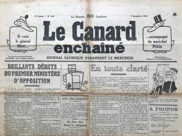 Couac ! | N° 958 du Canard Enchaîné - 7 Novembre 1934 | LE GUÊPIER SARROIS - L'article intitulé "LE GUÊPIER SARROIS" par Jean Galtier-Boissière, publié dans Le Canard Enchaîné le 7 novembre 1934, met en lumière les enjeux politiques complexes entourant la question de la Sarre à cette époque. Galtier-Boissière commence par critiquer la diffusion par L'Intransigeant d'une fausse nouvelle sur les rassemblements de troupes françaises à la frontière sarroise, soulignant le manque de contrôle et d'enquête sur la source de cette information erronée. Il remonte ensuite à l'origine du problème sarrois, rappelant l'échec du plébiscite de 1935 et l'implication des magnats de l'industrie française dans ce processus. L'auteur explique ensuite la complexification de la situation actuelle en Sarre, avec l'émergence d'une minorité socialiste et communiste s'opposant à Hitler, mais également à certaines organisations d'extrême droite françaises, notamment celles liées à Théodore Laurent, rival des grandes familles métallurgiques françaises. Galtier-Boissière décrit la manœuvre habile de Théodore Laurent pour exercer une pression sur ses rivaux allemands tout en protégeant ses intérêts économiques en Sarre. Il critique également la presse française, accusée d'exciter la population et de transformer la Sarre en un nouveau sujet de tension franco-allemande, au profit des intérêts des marchands de canons. L'auteur souligne le rôle potentiellement dangereux du président de la Commission de Gouvernement, M. Knox, qui, en tant qu'Anglais, pourrait avoir des motivations douteuses dans la gestion de la crise sarroise. Enfin, Galtier-Boissière met en garde contre les dangers d'un éventuel conflit autour de la Sarre, dénonçant le risque que des citoyens français soient entraînés dans une guerre sous de faux prétextes de défense de la liberté et de lutte contre la dictature, rappelant les leçons amères de la Première Guerre mondiale. Dans l'ensemble, l'article offre une analyse critique et cynique des intérêts économiques et politiques qui sous-tendent la crise sarroise et met en garde contre les conséquences désastreuses d'un éventuel conflit armé.   | 958