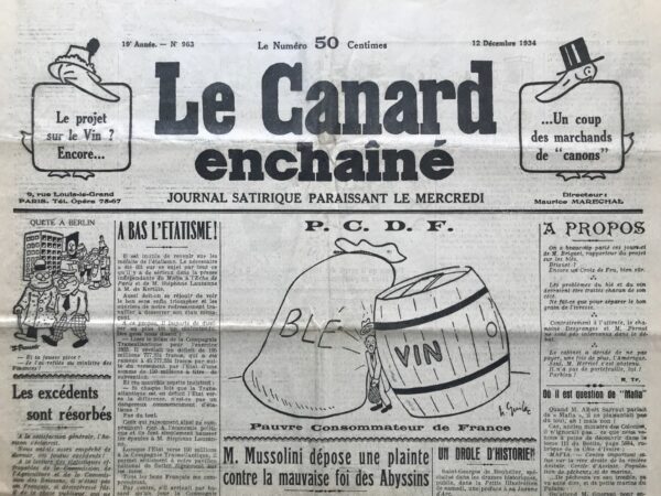 Couac ! | N° 963 du Canard Enchaîné - 12 Décembre 1934 | LES ADIEUX DU CAMÉLÉON - Cet article du Canard Enchaîné du 12 décembre 1934, signé par Jean Galtier-Boissière, porte sur Montéhus, un chansonnier populaire français de l'époque. Montéhus, de son vrai nom Gaston Brunschwig, était connu pour ses chansons à caractère humanitaire et antimilitariste, notamment sa célèbre chanson "Gloire au 1er" qui saluait la rébellion des vignerons du Midi. Avant la guerre, il se produisait dans les faubourgs de Paris en dénonçant la misère des classes populaires et prêchant la révolte contre l'injustice sociale. Pendant la Première Guerre mondiale, Montéhus, qui avait été réformé après un court service militaire, continua ses spectacles mais cette fois-ci en uniforme d'infanterie, chantant des refrains patriotiques et se décorant lui-même de la Croix de Guerre. Il adapta ses chansons à l'atmosphère patriotique de l'époque, ce qui lui valut un certain succès auprès du public. Après la guerre, Montéhus revint à ses chansons antimilitaristes et humanitaires, mais son style commença à perdre de son attrait auprès du public. Malgré ses efforts pour retrouver sa popularité, il fut confronté à un désintérêt croissant de la part de son auditoire, qui ne répondait plus aussi favorablement à ses performances. L'article met en lumière le déclin de Montéhus, qui, après avoir été considéré comme un tribun populaire, se révéla finalement être un simple artiste de café-concert aux talents de grimpeur, capable de changer de masque selon les besoins de son public.   | 963