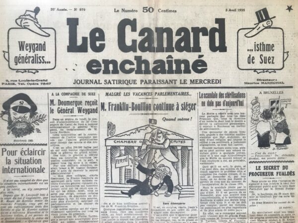 Couac ! | N° 979 du Canard Enchaîné - 3 Avril 1935 | **Le Bolchevik a Refilé au Boche son Couteau Entre les Dents** - Jean Galtier-Boissière Jean Galtier-Boissière, dans cet article, critique la montée de l'hitlérisme et explore les raisons de son émergence, tout en dénonçant l'hypocrisie des politiciens et des médias de l'époque. Galtier-Boissière commence par remarquer l'unanimité des critiques contre Hitler à travers tout le spectre politique français. Pourtant, il constate que peu de gens cherchent à expliquer l'essence de la mystique hitlérienne et comment elle a pu se développer. Il souligne que pour comprendre Hitler, il faut se reporter au Traité de Versailles, où l'Allemagne, mise à genoux, a été forcée de reconnaître sa responsabilité unique dans la guerre. Cette acceptation forcée, selon l'article, a permis de punir l'Allemagne en confisquant ses armes, sa flotte et ses colonies, et en la laissant sous une domination continue de ses vainqueurs. La France, insiste Galtier-Boissière, a adopté une politique de sécurité basée sur l'infériorité permanente de l'Allemagne, repoussant toutes les concessions proposées par d'autres nations comme l'Angleterre. Cette approche a été perçue comme humiliante et insoutenable par une nation de 68 millions d'habitants, qui ne pouvait accepter de rester vaincue éternellement. Galtier-Boissière mentionne que les historiens, notamment américains, ont révisé la thèse de la responsabilité unilatérale de l'Allemagne dans le déclenchement de la guerre. Les archives secrètes russes, allemandes et autrichiennes, publiées après les révolutions européennes, ont révélé que la mobilisation russe avait précédé celle de l'Allemagne et que des falsifications avaient eu lieu, changeant la perception historique de la guerre. Selon l'article, un leader comme Hitler devait inévitablement émerger pour canaliser les espoirs et les rancœurs d'un peuple accablé par la misère et les humiliations. Hitler a promis de redonner à l'Allemagne sa place parmi les nations, tout comme le général Boulanger avait symbolisé le redressement français après 1870. Cependant, à la différence de Boulanger, Hitler était financé par les munitionnaires internationaux, nécessitant l’épouvantail allemand. Galtier-Boissière critique l'indignation hypocrite des médias français face au réarmement allemand, tout en omettant de mentionner les forces militaires des autres nations, créant ainsi une panique orchestrée. Il souligne que les journaux qui dénoncent le réarmement sont souvent ceux qui bénéficient des profits partagés avec les magnats de l'armement allemands. L'article se termine par une critique des médias français, qui ont changé de position en fonction des circonstances. Galtier-Boissière rappelle que les mêmes journaux qui dénonçaient autrefois les bolcheviks, acclament maintenant les Soviets, illustrant ainsi leur inconstance et leur manipulation par les intérêts financiers et politiques. Galtier-Boissière dénonce la manipulation de l'opinion publique par les médias et les politiciens, soulignant que les véritables maîtres du jeu sont les marchands de canons et les intérêts industriels. Cette analyse critique met en lumière les dynamiques cachées derrière la montée du nazisme et l'hypocrisie des acteurs politiques et médiatiques de l'époque. | 979