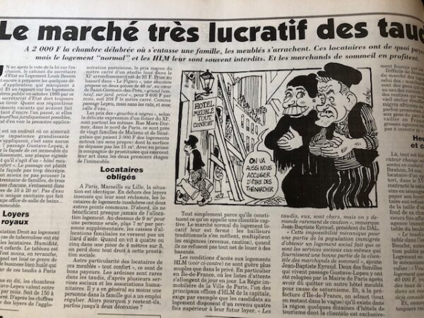 Couac ! | Année 1999 du Canard Enchaîné complète et brochée | Année complète et brochée 1999. Grand in folio 57 X 35.5 cm, feuilles parfaitement massicotées à ce format - 52 numéros originaux / 416 pages - FIN d'année, fin de siècle... avec tous ces mots de la fin on pouvait redouter que les oiseaux de mauvais augure ne se déchaînent. Mais par chance les pythies de service, survivant au ridicule d'une éclipse qui n'a pas rimé avec l'apocalypse qu'elles nous avaient annoncée, ont opté avec prudence pour le millénarisme modeste. Le profil (astrologique) bas est de mise, et le catastrophisme, discret. Excepté quelques allumés du bog et autres polytraumatisés du microprocesseur, on note sans déplaisir que les Paco Rabanne et consorts sont moins nombreux que prévu pour nous prédire que la fin de 1999 annonce la fin des haricots et celle du monde du même coup. Que l'on considère l'année qui se termine comme la dernière du siècle ou la première du troisième millénaire, il est une prédiction à laquelle chacun peut s'adonner sans risquer d'être démenti par les faits, l'an 2000 sera forcément une année de campagne électorale. Quelle est, en France, l'année qui ne l'est pas ? Avant même que 1999 ait commencé, Chirac se croyait déjà en 2002, c'est-à-dire en campagne présidentielle. Un an d' actualité et quelques calamités électorales plus tard, le président de la République est toujours à l'assaut des urnes. Demandez le programme ! Il y a deux ans c'était le « nouvel élan », l'an dernier nous avons eu droit au « nouveau souffle », cette année c'est la « reconquête ». Chirac ne pense qu' à ça. Il n' a d' ailleurs pas grand-chose d'autre à faire et s'y emploie avec des bonheurs divers mais avec l'énergie de ceux qui en redemandent comme on reprend du tripoux. La moindre contrariété de Jospin le fait pétiller, tout ce qui contrarie son cohabitant le met en état d'euphorie avancé, l'affaire DSK c'est son LSD. Il se voit alors au nirvana des urnes, confond sondages et suffrages, et du même coup en oublie ses propres ennuis, son parti en déconfiture, ses barons en désespérance, ses ratages dès qu'il s'en mêle, mais aussi ses affaires et celles de son ami Tiberi... Dans l'isolement de l’Élysée, entouré de sa chère fille et de ses conseillers, il s'emballe vite en prédisant à Jospin un long catalogue de calamités. Ledit Lionel, qui se défend d'être lui aussi en campagne, et s’efforce d'afficher une sérénité à toute épreuve, n'en est pas moins agacé. Et il y a peu de raisons pour qu'en ce domaine les choses aillent en s'améliorant, la fin de l'année n'est pas la fin des hostilités. Mais, avant de découvrir ces épisodes à venir, il n'est pas déplaisant de se remémorer les précédents. Ce dernier « Bêtisier » du siècle est là pour vous y aider. Vous y retrouverez toute l' actualité de 1999, revue et allumée chaque mercredi par « Le Canard ». De la guéguerre des cohabitants à celle du bœuf aux hormones, d'Elf à la Mnef, de l’Élysée à l'Hôtel de Ville, des boues aux banques en passant par l'euro malmené, la vache folle, le roquefort au lait cru et les péripéties des habitués de nos colonnes, ce numéro est riche. (...) Erik Emptaz - L'année Canard N° 74, décembre 1999. | IMG 7692