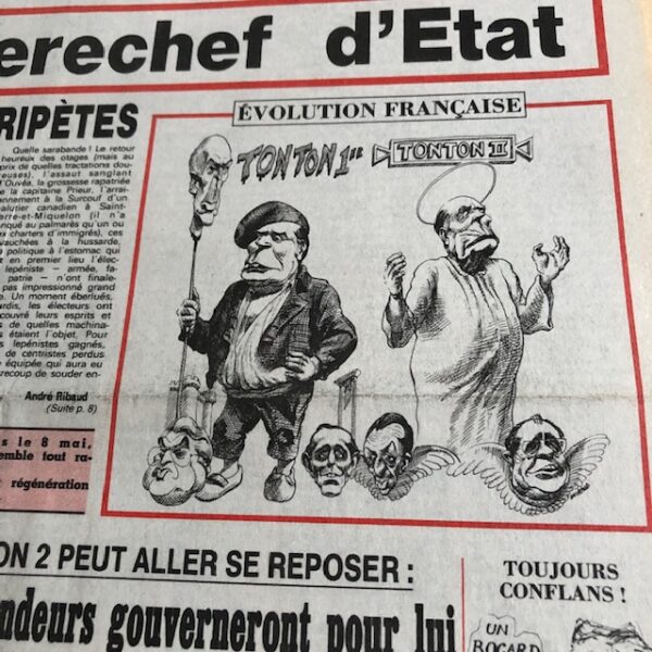 Couac ! | Année 1988 du Canard Enchaîné complète et brochée | Année complète et brochée 1988. Grand in folio 55.5 X 35.5 cm, feuilles parfaitement massicotées à ce format. 52 numéros originaux / 416 pages Les brochures sont réalisées par un artisan-brocheur, dans un très beau papier – Fedrigoni, dans la gamme Materica – 360 g, dont la fibre de coton procure un toucher incomparable, chargé en matière. Les couleurs crayeuses rappellent aussi les éléments : Terra Rossa utilisée pour les années paires, Verdigris, pour les années impaires. Ce papier est teinté dans la masse et fabriqué avec 40% de fibres CTMP, 25% de fibres vierges, 25% de fibres recyclées et 10% de fibres de coton. - Sans acide ECF – Ph neutre – certifié FSC - Au centre de la couverture est enchâssée la reproduction fidèle du dessin de Lucien Laforge - un des tous premiers dessinateurs au Canard Enchainé - qui illustrait la pochette offerte aux abonnés de la première heure, soit ceux de 1916... la quatrième de couverture reprend le cabochon de cette même pochette d'origine, figurant un poilu lisant le "Canard". Le dos est carré et collé, les plats sont souples avec rabats intérieurs. Tous les numéros sont solidaires et ordonnés suivant l'ordre chronologique, ils peuvent comporter quelques jaunissements au droit des anciennes pliures ou petites restaurations. La photo présentée correspond à celle de l'exemplaire original en vente, prise en lumière naturelle (ce n'est pas une photo générique). | IMG 8022 rotated