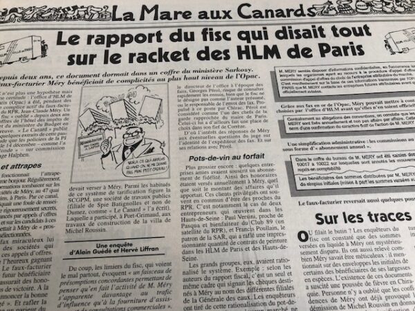 Couac ! | Année 1995 du Canard Enchaîné complète et brochée | Année complète et brochée 1995. Grand in folio 57 X 36 cm, feuilles parfaitement massicotées à ce format. 52 numéros originaux / 416 pages Les brochures sont réalisées par un artisan-brocheur, dans un très beau papier – Fedrigoni, dans la gamme Materica – 360 g, dont la fibre de coton procure un toucher incomparable, chargé en matière. Les couleurs crayeuses rappellent aussi les éléments : Terra Rossa utilisée pour les années paires, Verdigris, pour les années impaires. Ce papier est teinté dans la masse et fabriqué avec 40% de fibres CTMP, 25% de fibres vierges, 25% de fibres recyclées et 10% de fibres de coton. - Sans acide ECF – Ph neutre – certifié FSC - Au centre de la couverture est enchâssée la reproduction fidèle du dessin de Lucien Laforge - un des tous premiers dessinateurs au Canard Enchainé - qui illustrait la pochette offerte aux abonnés de la première heure, soit ceux de 1916... la quatrième de couverture reprend le cabochon de cette même pochette d'origine, figurant un poilu lisant le "Canard". Le dos est carré et collé, les plats sont souples avec rabats intérieurs. Tous les numéros sont solidaires et ordonnés suivant l'ordre chronologique, ils peuvent comporter quelques jaunissements au droit des anciennes pliures ou petites restaurations. La photo présentée correspond à celle de l'exemplaire original en vente, prise en lumière naturelle (ce n'est pas une photo générique). | IMG 7701