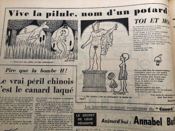 Couac ! | Année 1967 du Canard Enchaîné complète et brochée | Année complète et brochée 1967. Grand in folio 57.5 X 37.5 cm, feuilles parfaitement massicotées à ce format. 52 numéros originaux / 416 pages Les brochures sont réalisées par un artisan-brocheur, dans un très beau papier – Fedrigoni, dans la gamme Materica – 360 g, dont la fibre de coton procure un toucher incomparable, chargé en matière. Les couleurs crayeuses rappellent aussi les éléments : Terra Rossa utilisée pour les années paires, Verdigris, pour les années impaires. Ce papier est teinté dans la masse et fabriqué avec 40% de fibres CTMP, 25% de fibres vierges, 25% de fibres recyclées et 10% de fibres de coton. - Sans acide ECF – Ph neutre – certifié FSC - Au centre de la couverture est enchâssée la reproduction fidèle du dessin de Lucien Laforge - un des tous premiers dessinateurs au Canard Enchainé - qui illustrait la pochette offerte aux abonnés de la première heure, soit ceux de 1916... la quatrième de couverture reprend le cabochon de cette même pochette d'origine, figurant un poilu lisant le "Canard". Le dos est carré et collé, les plats sont souples avec rabats intérieurs. Tous les numéros sont solidaires et ordonnés suivant l'ordre chronologique, ils peuvent comporter quelques jaunissements au droit des anciennes pliures ou petites restaurations. La photo présentée correspond à celle de l'exemplaire original en vente, prise en lumière naturelle (ce n'est pas une photo générique). | IMG 8323